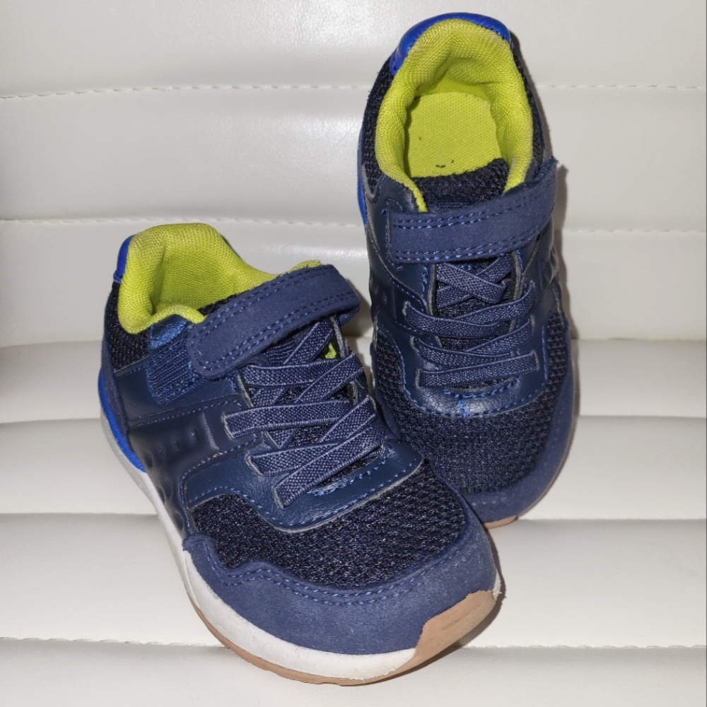 Kid's Shoes: Size 8, Cat and Jack